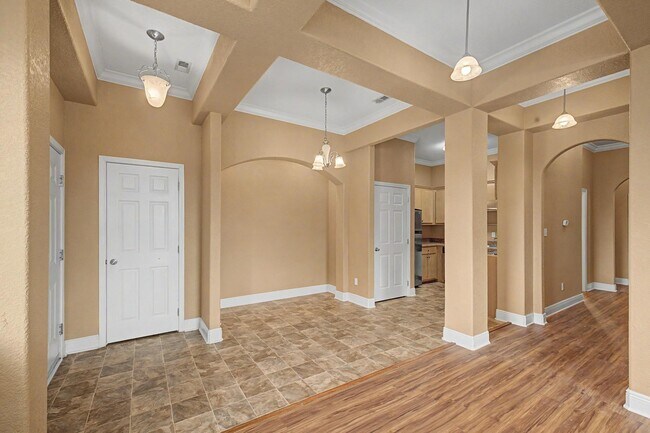 Building Photo - 542 S 72nd Ave