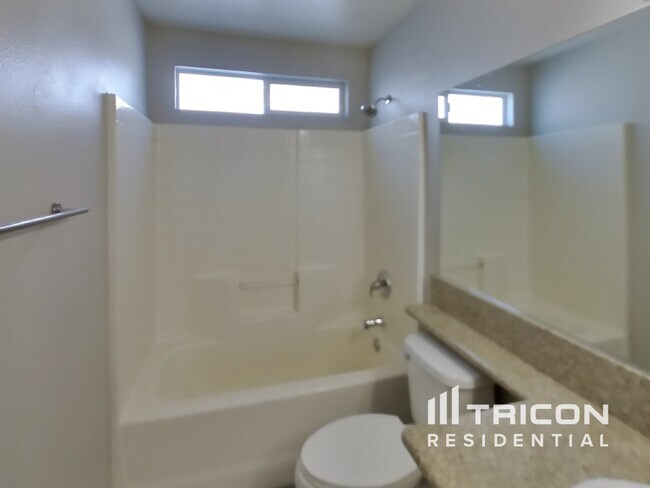 Building Photo - 6440 Sundown Heights Ave