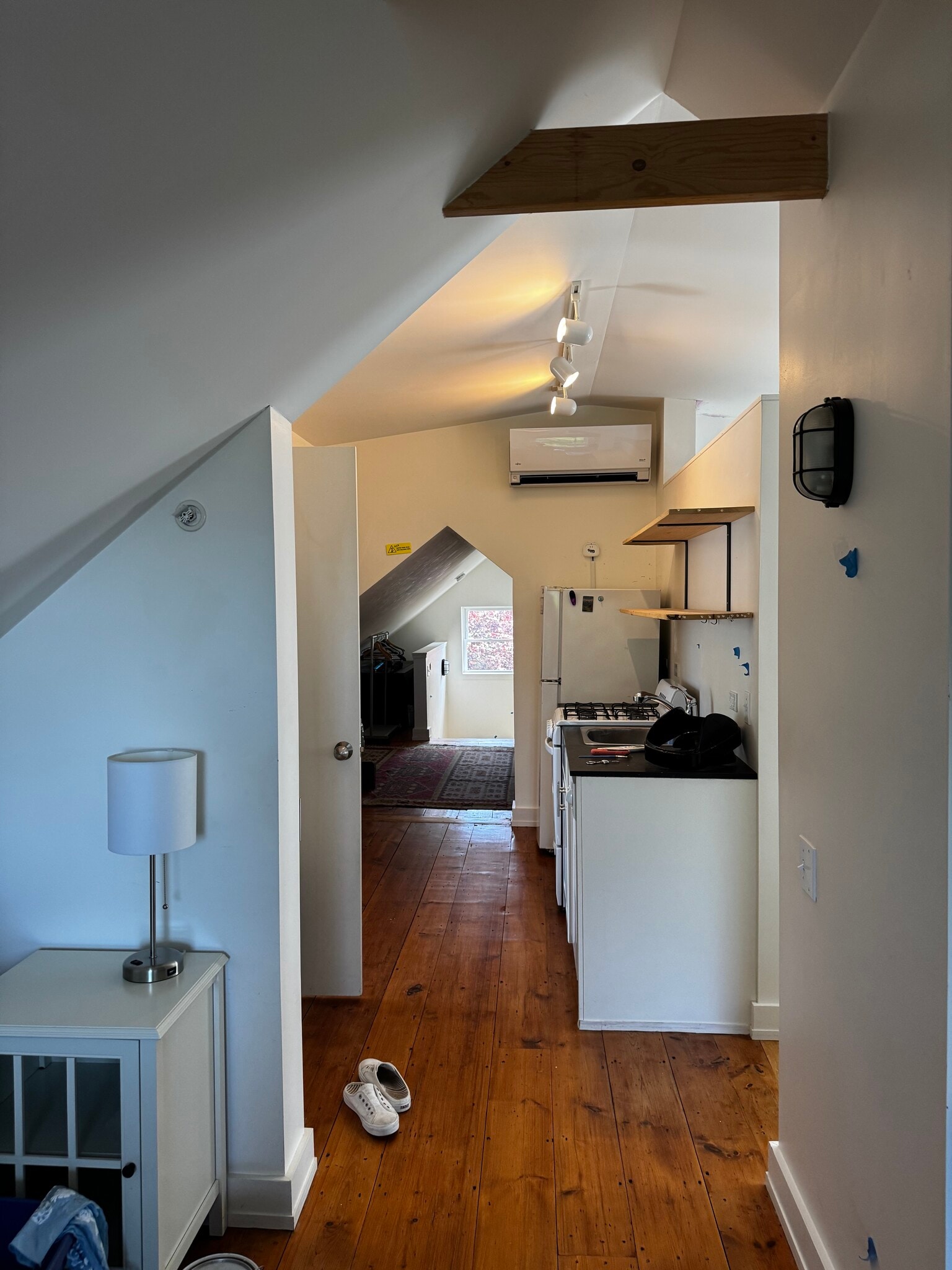 LR looking thru kitchen - 33 Atlantic St