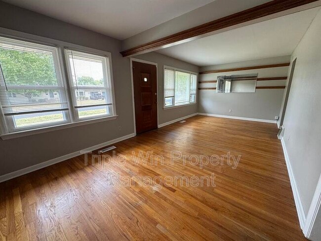 Building Photo - 90 W St Anthony Ln