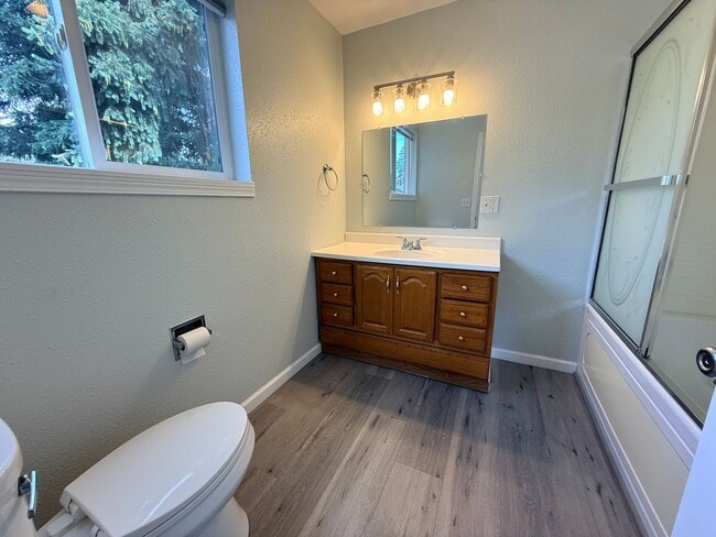 Building Photo - Newly renovated 1892sqft 4-bedroom, 3-bath home in Portland,