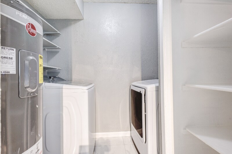 Building Photo - 3501 Green Hill Dr