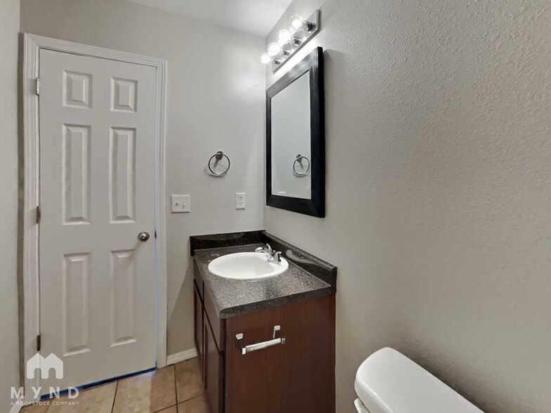 Building Photo - 5808 N 34th St