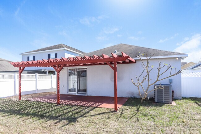 Building Photo - 806 Brenton Leaf Dr