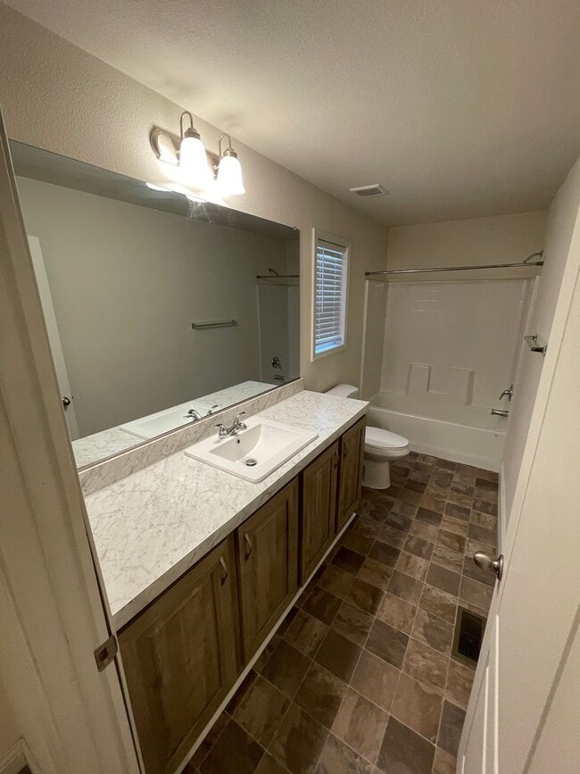 Building Photo - Magalia Home for rent, 3bed 2bath, enclose...