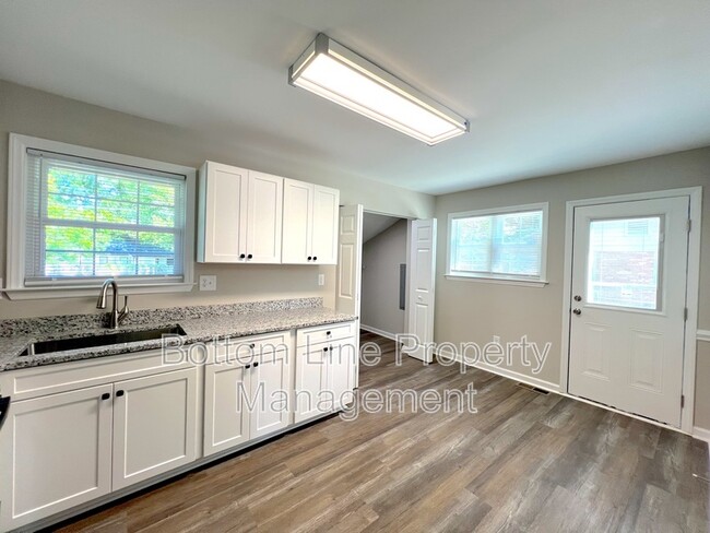 Building Photo - 801 Ridgedale Ct