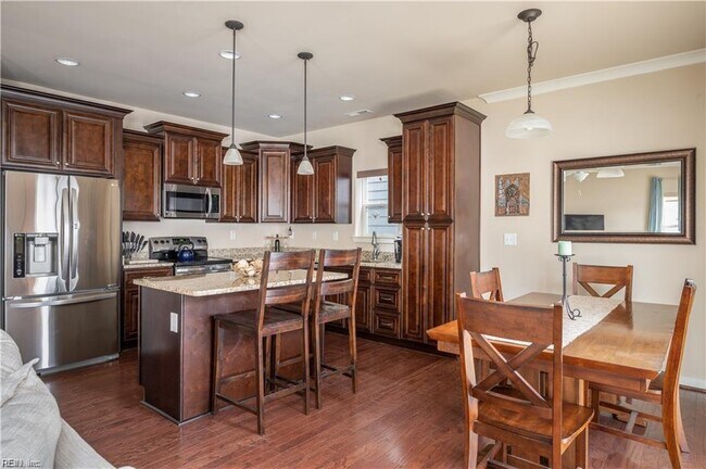 Building Photo - 225 Floridays Way