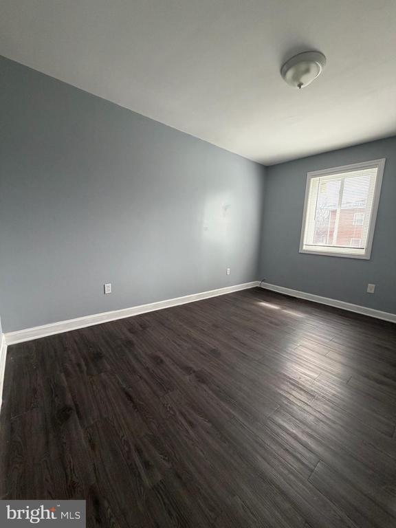 Building Photo - 924 7th St