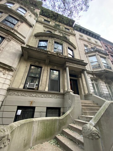 Building Photo - 169 W 76th St