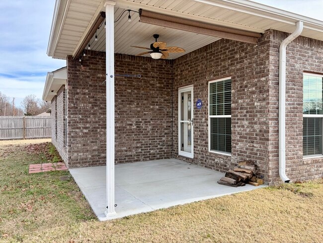 Building Photo - 2108 Birdie Ln