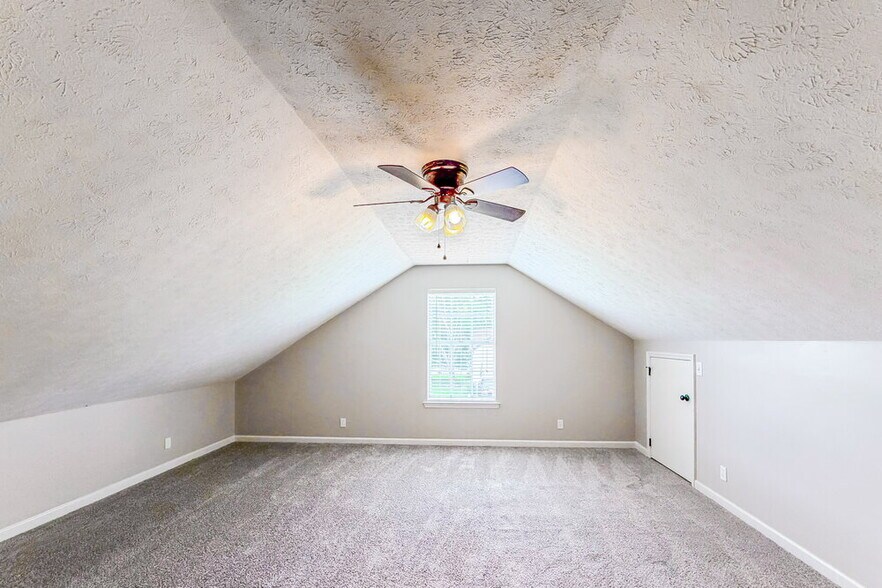 Building Photo - 142 S Birchwood Dr