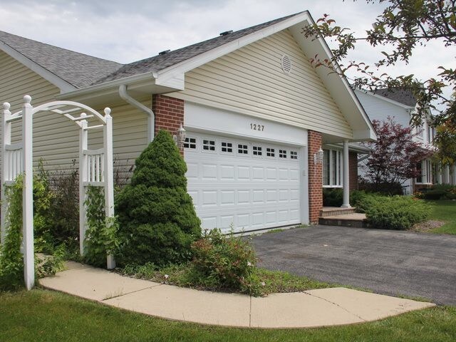 Building Photo - 1227 Tracie Drive
