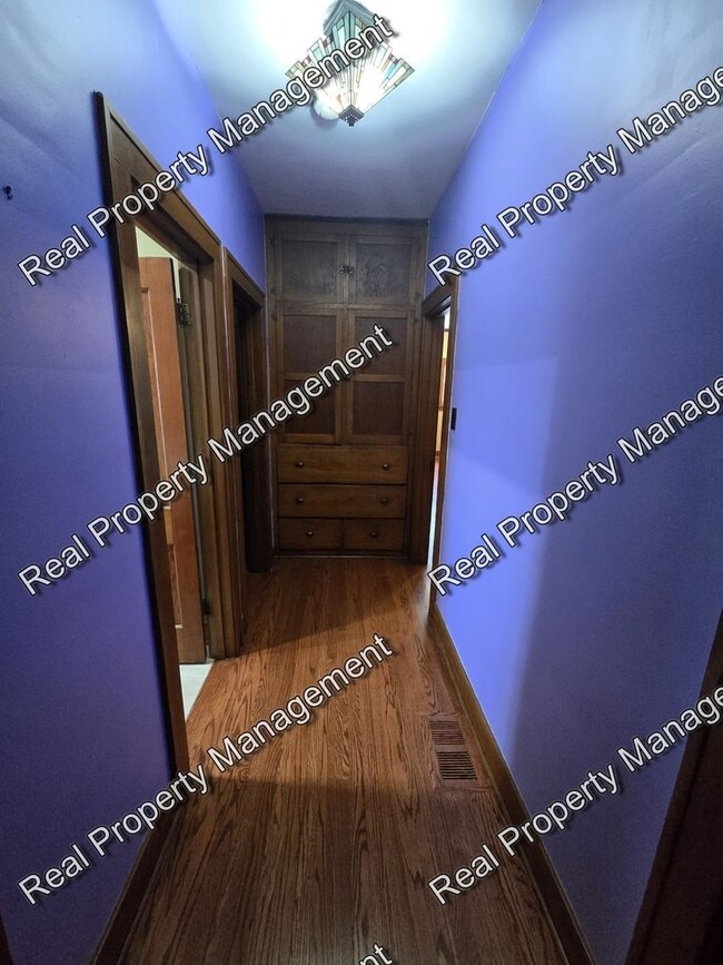 Building Photo - Charming Three Bedroom Ranch