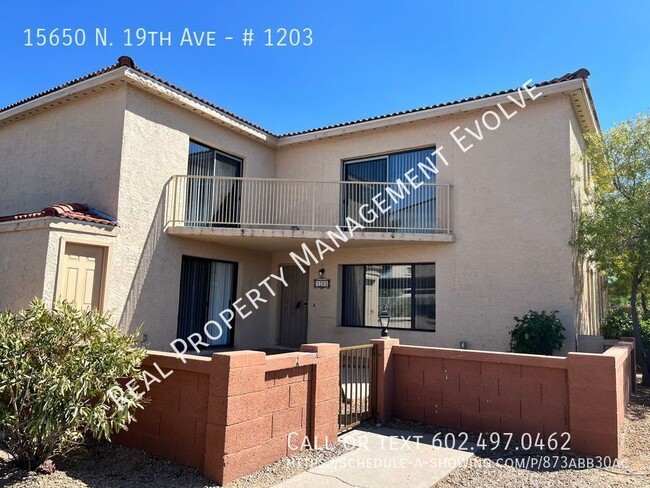 Primary Photo - Phoenix Townhome is Move-in Ready! MOVE-IN...