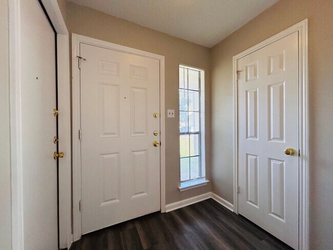 Building Photo - 9221 Kempler Dr