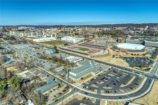 Building Photo - 1935 W Stone St