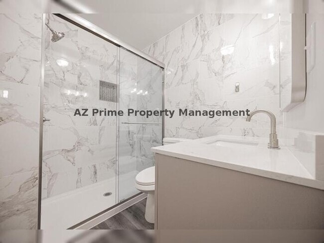 Building Photo - 1423 E Virginia Ave