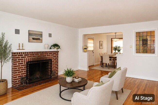 Building Photo - 121 Manhasset Ave