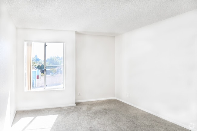 2BR, 2BA - 828SF - Willow Glen Apartments