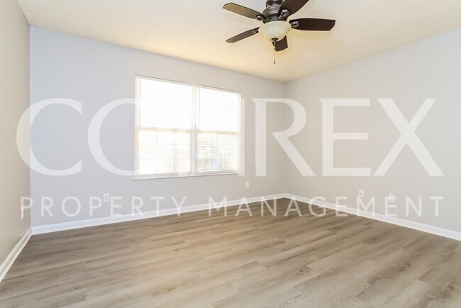 Building Photo - Stunning 3 Bedroom with Cathedral Ceilings!