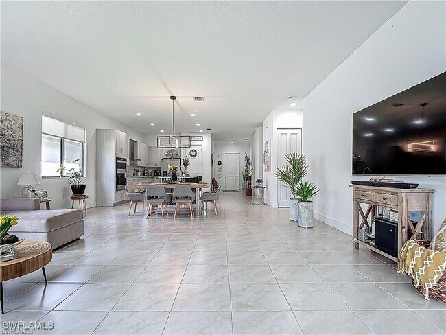 Building Photo - 5285 Marano Dr
