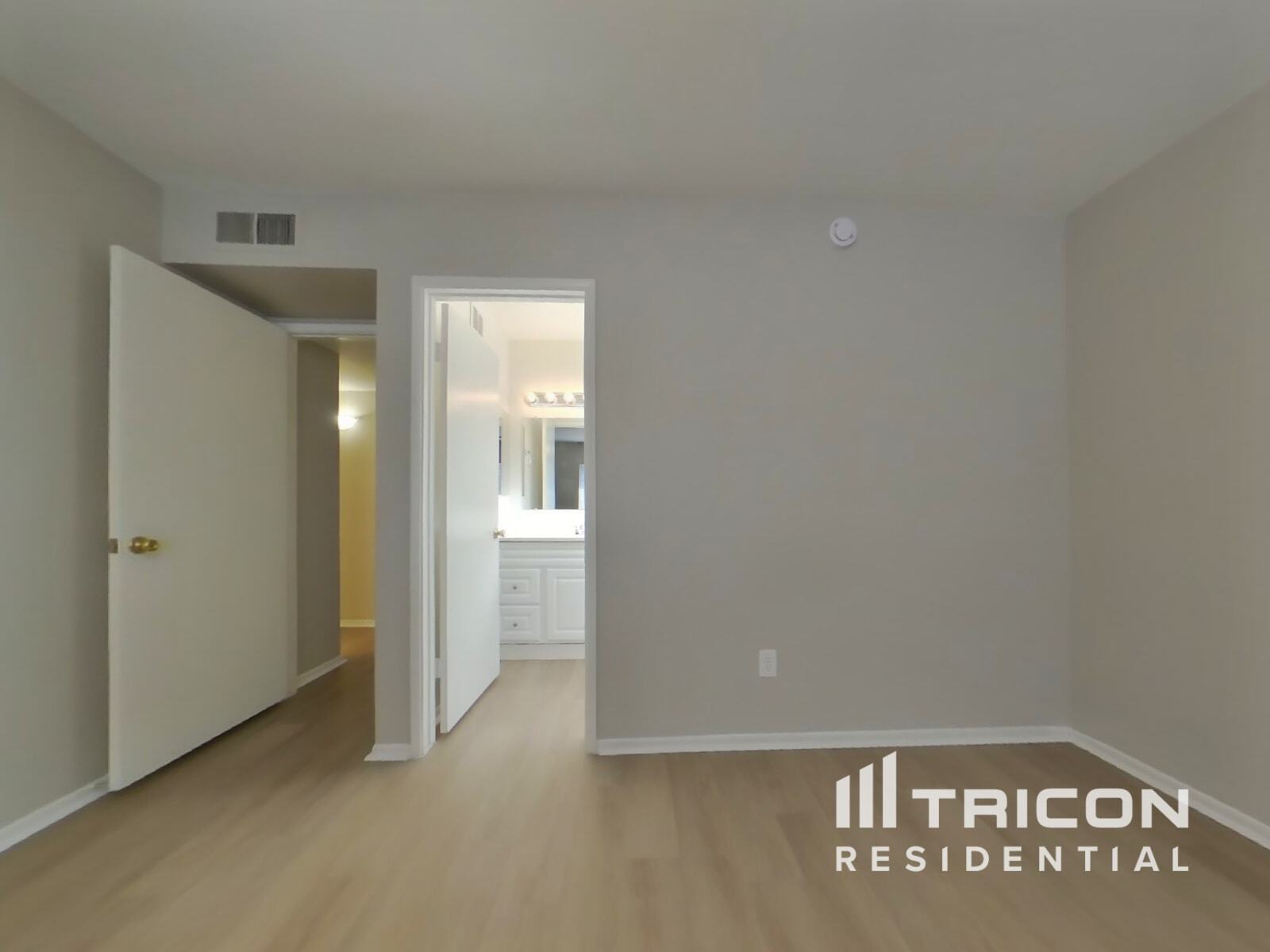 Building Photo - 955 W Santa Cruz Dr