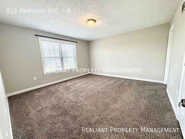 Building Photo - 816 Harvard Dr