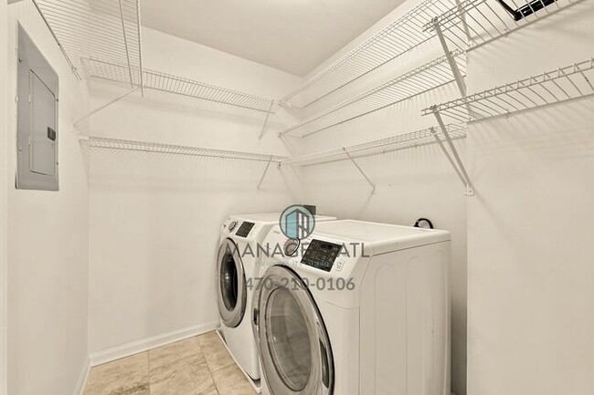Building Photo - Elegant 2 Bedroom Condo in Buckhead. Gated...