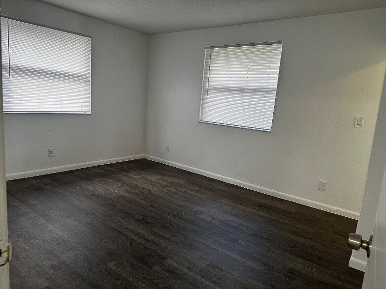 Building Photo - 10871 NW 45th St
