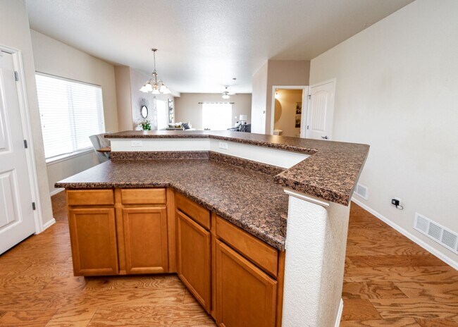 Building Photo - Cute End Unit 3 Bedroom Townhome in Lorson...