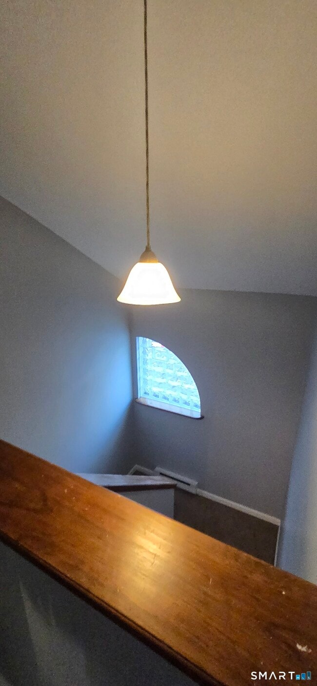 Building Photo - 925 Oronoke Rd