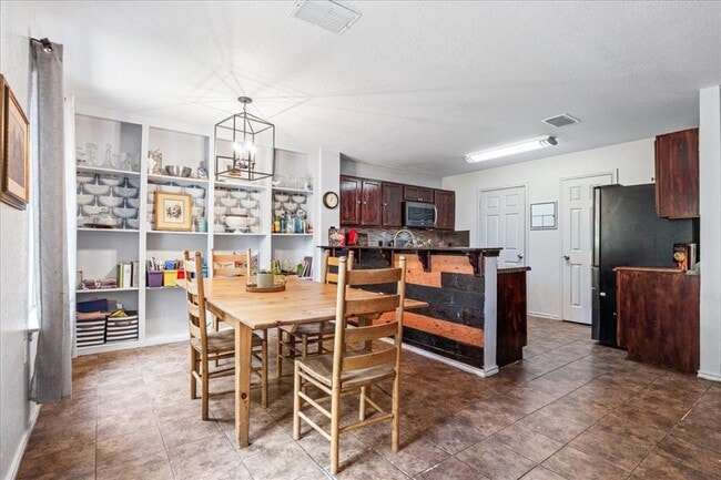 Building Photo - 7417 Elk Pass Dr