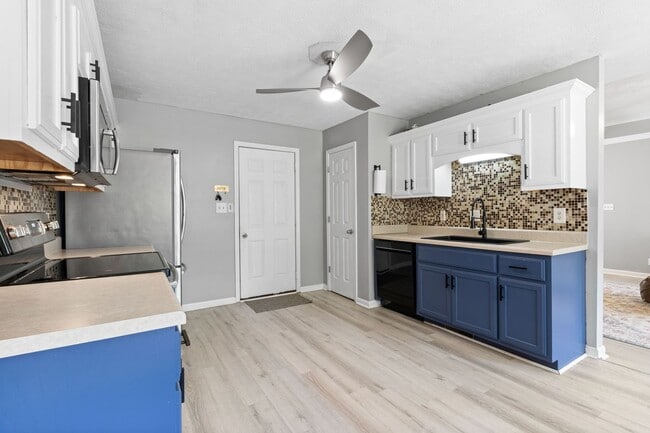 Building Photo - Beautiful Clarksville Home - Great Location!