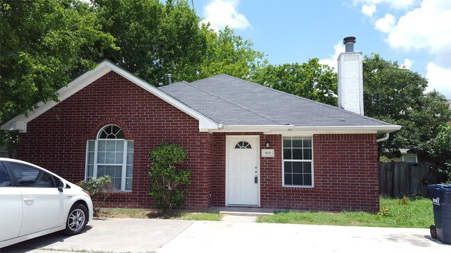 Primary Photo - 815 Ave A