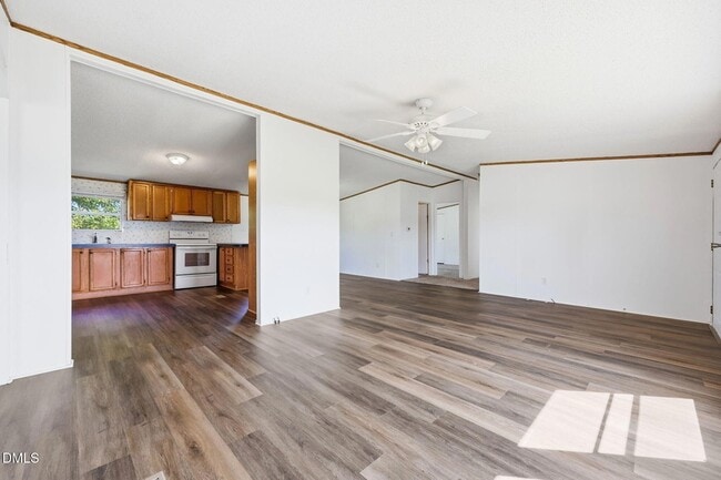 Building Photo - 1385 Live Oak Rd