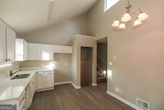 Building Photo - 2875 Kathryn Cir SW