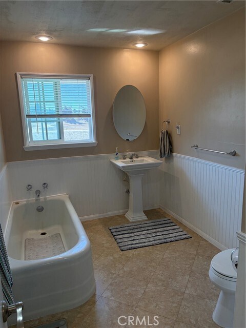 Building Photo - 1742 La Mesa Oaks Dr