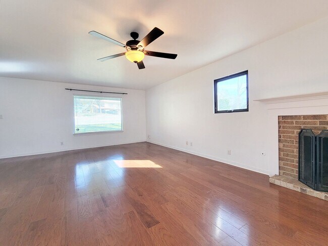 Building Photo - Spacious 4/BR 2.5/BA Two-Story Home with Fireplace & Huge Fenced Yard