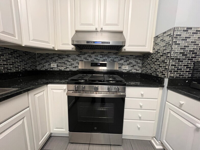 Building Photo - 211 Oxford Ct