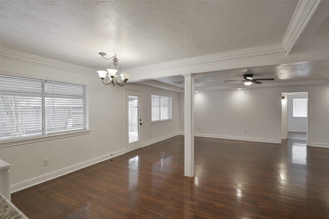 Building Photo - 2075 Little Cedar Dr