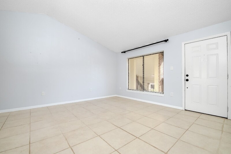 Building Photo - 1515 Huntington Ln