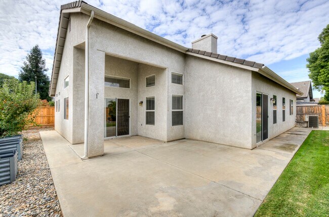 Building Photo - 2898 E Pryor Dr