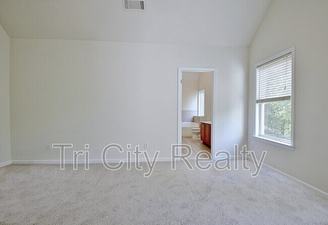 Building Photo - 111 Covington Terrace