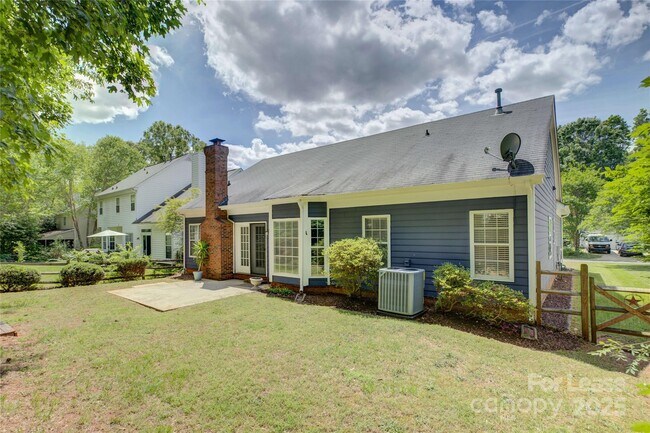 Building Photo - 7017 Scuppernong Ct