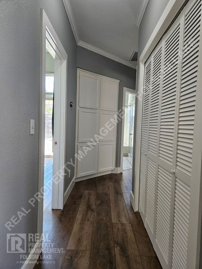 Building Photo - Well Maintained Folsom Home with RV Parkin...