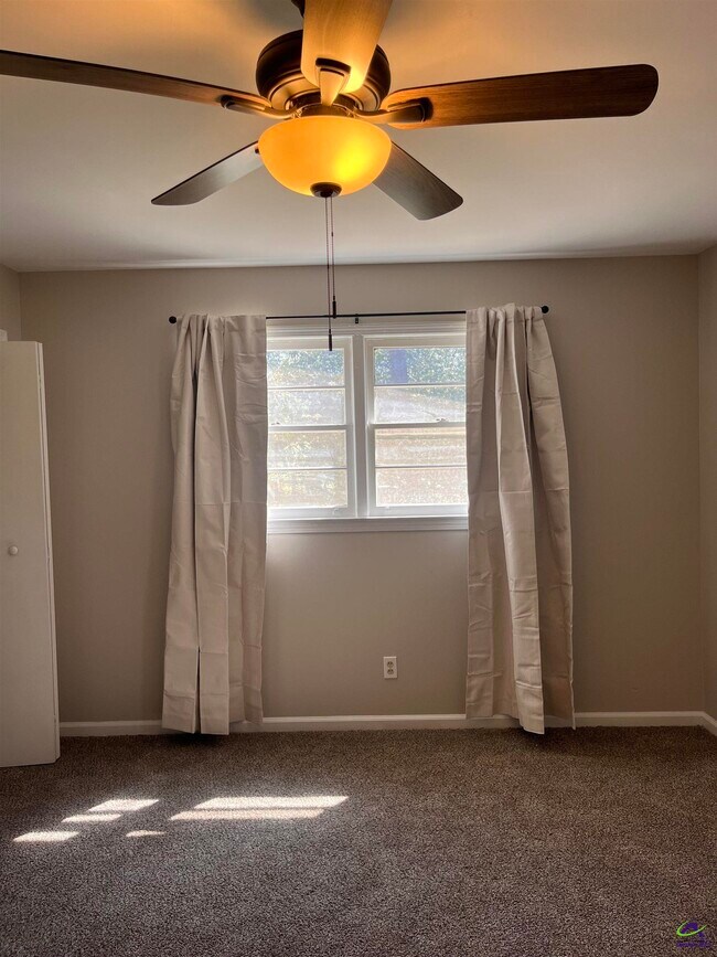 Building Photo - 202 Sherman St