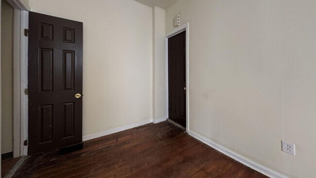 Building Photo - 461 E Haines St