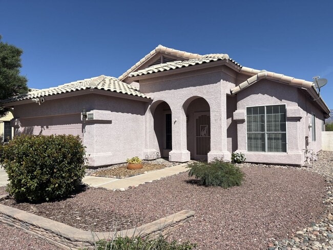 Building Photo - Great eastside location pet friendly