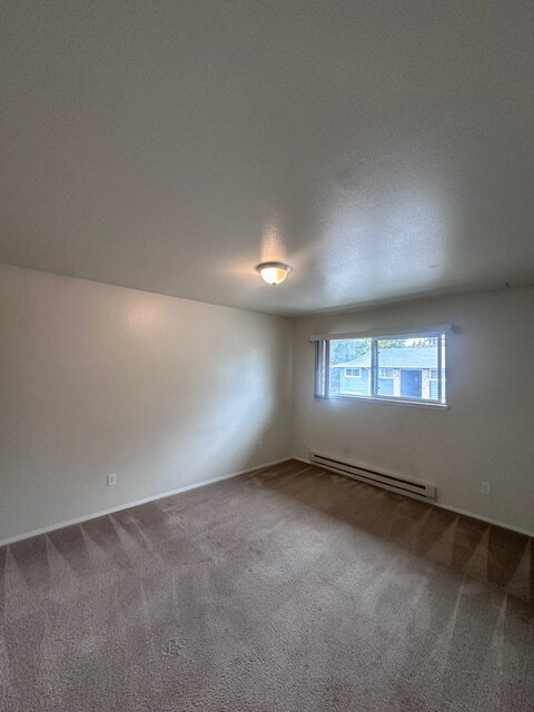 Building Photo - Charming 2-Bedroom Apartment with Modern Comforts on SE Division St.