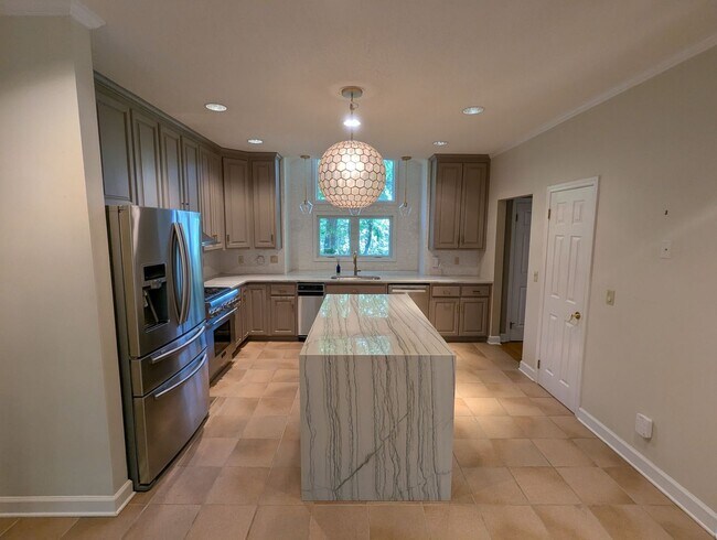 Building Photo - Fabulous 5 Bedroom Home in North River